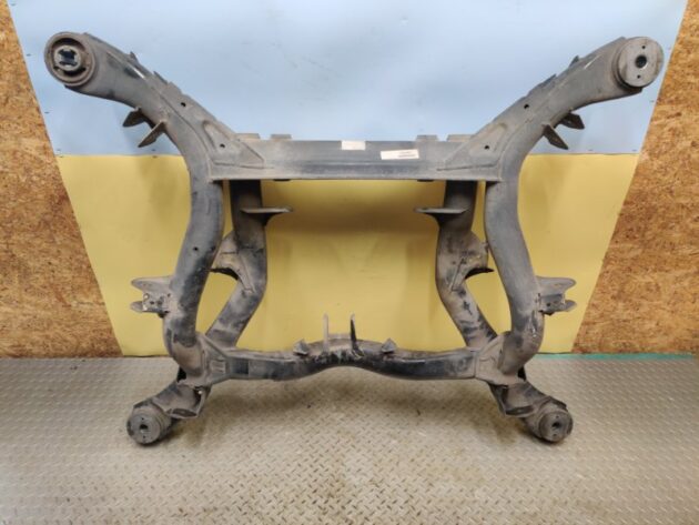 Used Rear Subframe Crossmember Suspension Carrier for Porsche Cayenne 95833103103, 95833103102