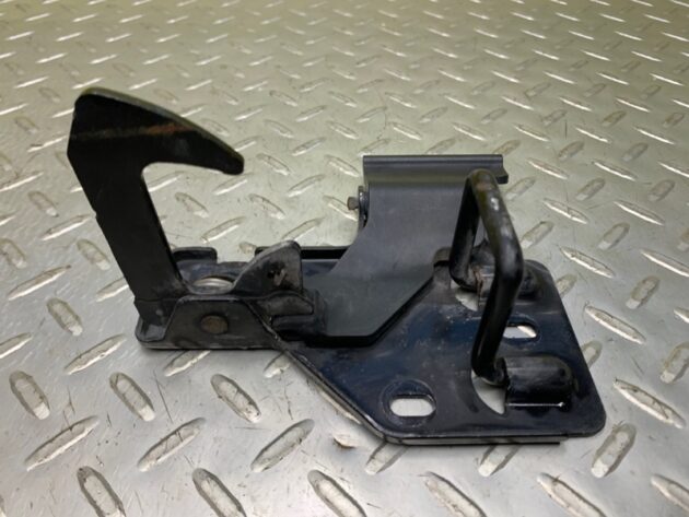 Used Hood Lock Latch Striker Safety Catch Hook for Porsche Cayenne 03-10 7L5823480B, 955-511-480-01, 955-511-480-00