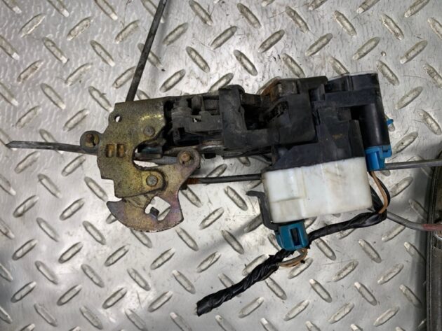 Used FRONT LEFT DRIVER SIDE DOOR LATCH LOCK ACTUATOR for Cadillac Escalade EXT 2001-2006 16639869, 15053139