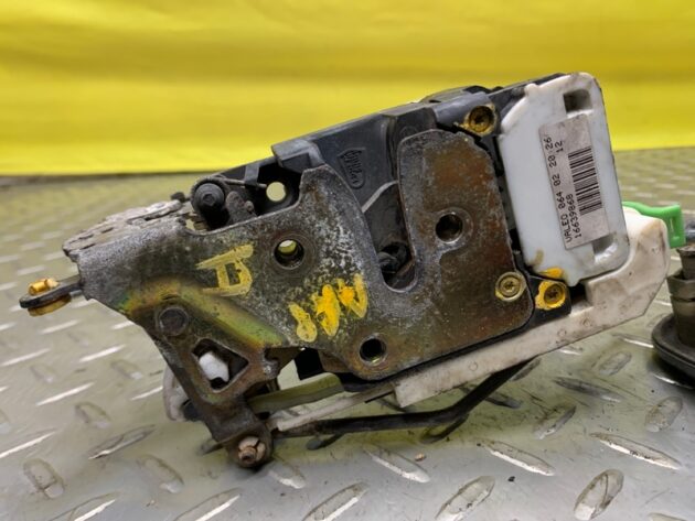 Used FRONT RIGHT PASSENGER SIDE DOOR LATCH LOCK ACTUATOR for Cadillac Escalade EXT 2001-2006 16639868, 15053140