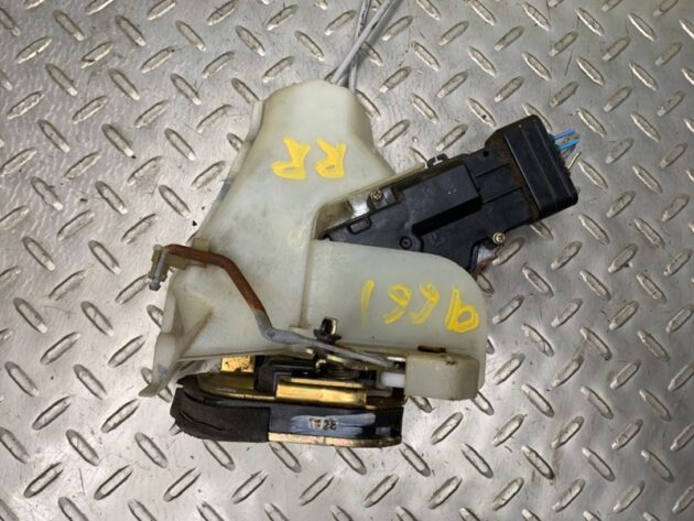 Used REAR RIGHT PASSENGER SIDE DOOR LATCH LOCK ACTUATOR for Toyota Avalon 1999-2002 69305-AC010