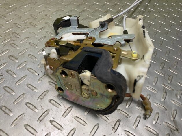 Used REAR RIGHT PASSENGER SIDE DOOR LATCH LOCK ACTUATOR for Toyota Avalon 1999-2002 69305-AC010