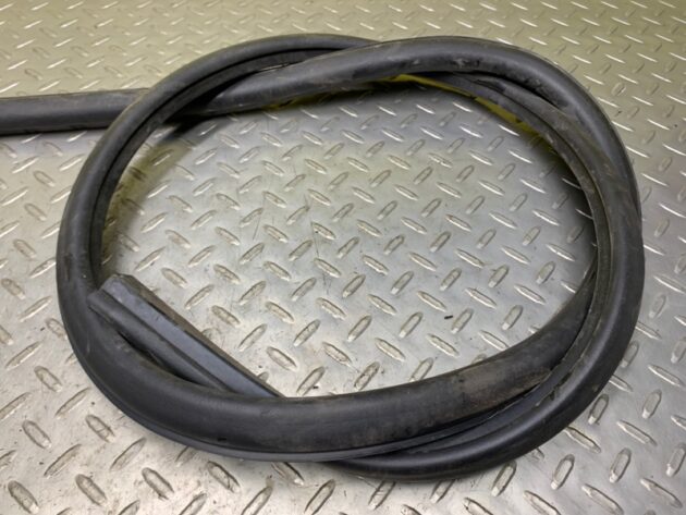 Used FRONT RIGHT DOOR INNER SEAL RUBBER for Bentley Continental GT 2005-2007 3W8867337C