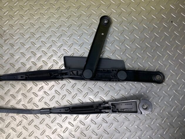 Used Left Right Windshield Wiper Arm Set for Porsche Cayenne 95862802900, 95862802800