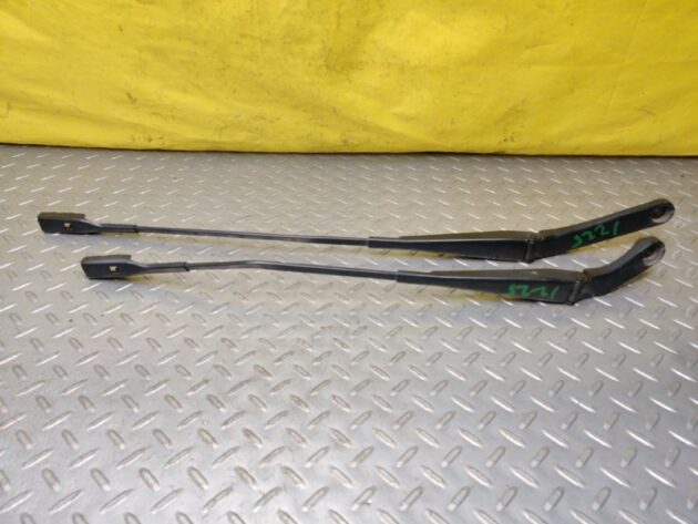 Used Left Right Windshield Wiper Arm Set for Audi A4 2013-2015 8K1955407A, 8K1955408A, 8K1-955-408-A-1P9, 8K1-955-408-1P9, 8K1-955-407-A-1P9, 8K1-955-407-1P9