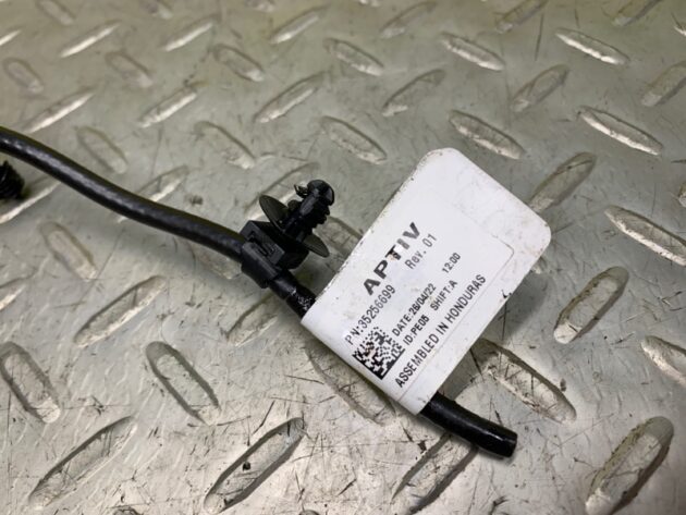 Used MOBILE PHONE TELEMATICS ANTENNA for Cadillac CT5 2019-2023 84610506