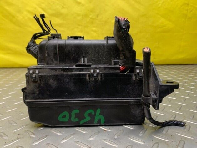 02 03 04 05 06 Mitsubishi Outlander Under Hood Engine Fuse Relay Box OEM