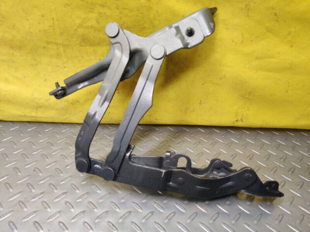 17 18 19 20 21 Porsche Panamera 4 Driver Left Side Hood Hinge OEM 971823295B