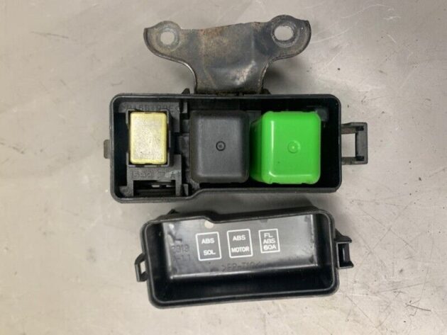 1997 1998 1999 2000 2001 Lexus ES300 Fuse Relay Box OEM