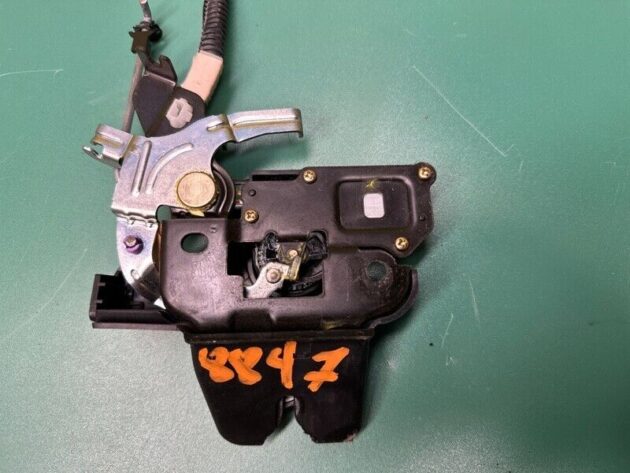 02 03 04 05 Lexus ES300 Trunk Latch Luggage Lock Actuator OEM 80K Miles