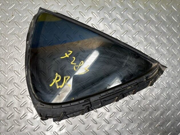 11 12 13 Lexus CT200H Rear Right Passenger Side Door Vent Glass OEM 6818876010