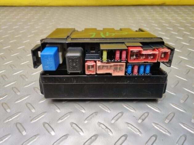 04 05 06 07 08 Infiniti M35/M45 Fuse Relay Box OEM