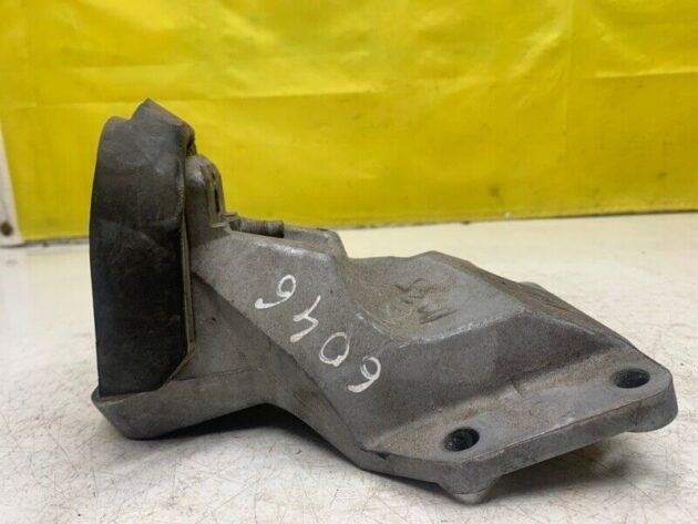 06 07 08 09 Infiniti M35 Front Driver Engine Mount Bracket OEM 11233-EG001