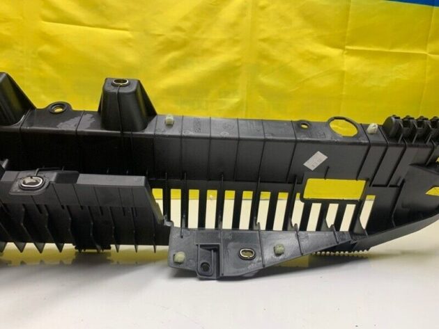 16 17 18 19 BMW F16 X6M Rear Right Side Quarter Window Waist Rail Mount OEM