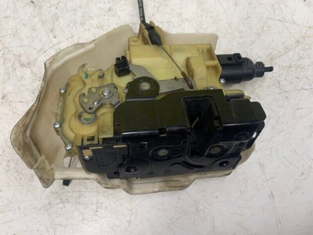 09 08 07 06 Volkswagen Jetta Front Left Driver Side Door Latch Lock Actuator OEM