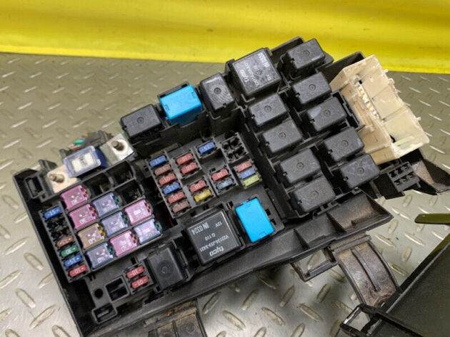 03 04 05 Mazda 6 Fusebox Fuse Relay Box OEM GK2H66760E