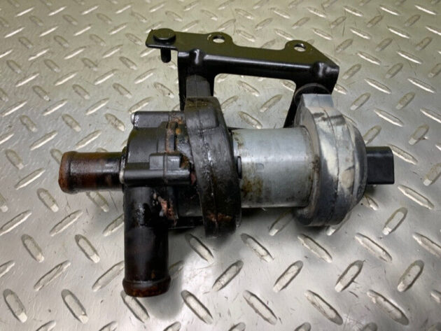 07 08 09 10 Porsche Cayenne Additional coolant pump OEM 0392020073