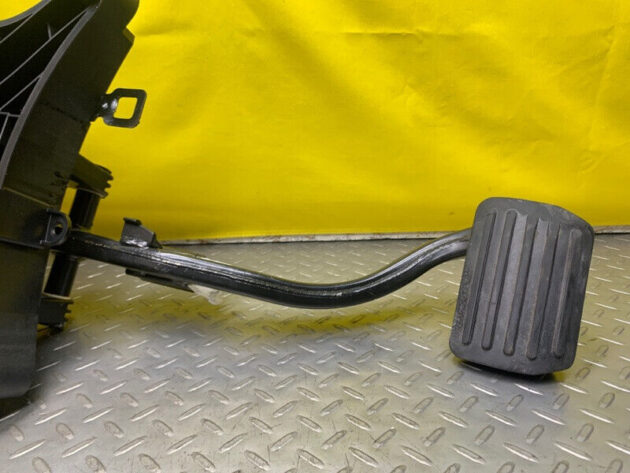 11 12 13 14 15 16 17 Porsche Cayenne Brake Pedal Assembly OEM