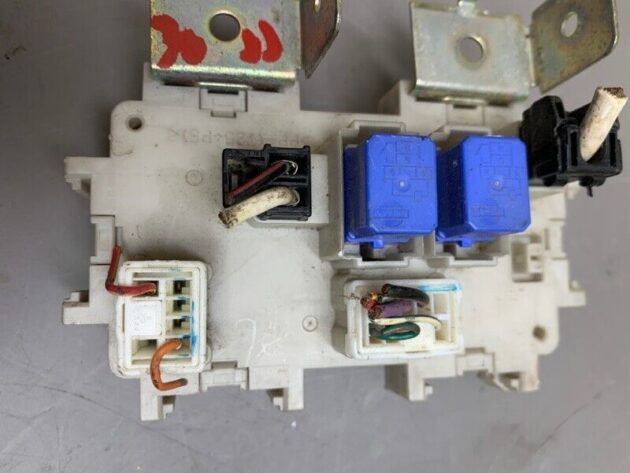 04 05 06 7 08 09 10 Nissan Armada Titan Fuse Relay Junction Block Box OEM