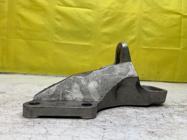 06 07 08 Infiniti M35 Passenger Right Engine Mount Bracket OEM  11232-EG001