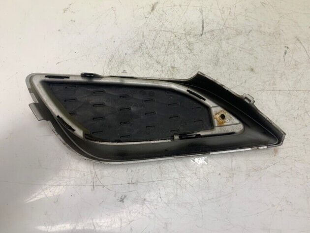 06 07 08 09 Mecedes-Benz W251 Fog Light Cover Left Driver Side OEM