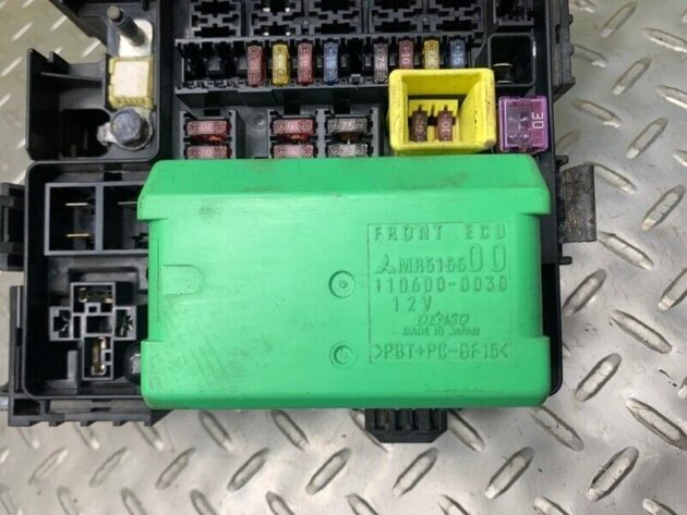 02 03 04 05 06 Mitsubishi Outlander Under Hood Engine Fuse Relay Box OEM