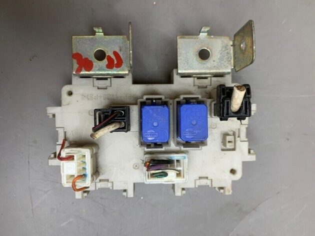 04 05 06 7 08 09 10 Nissan Armada Titan Fuse Relay Junction Block Box OEM