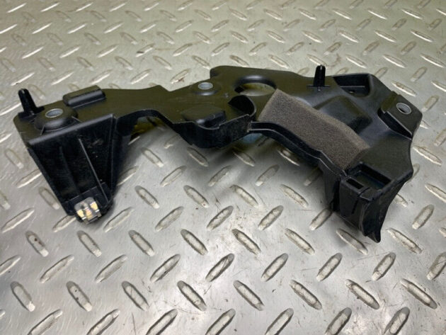 17 18 19 20 21 22 Porsche Panamera Right Rear Seat Belt Cover Support OEM