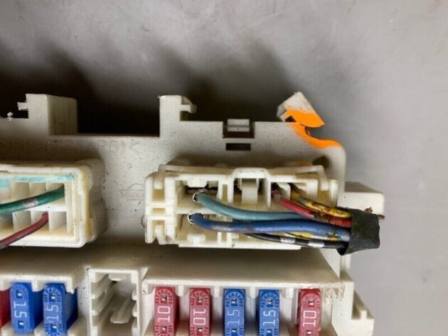 04 05 06 7 08 09 10 Nissan Armada Titan Fuse Relay Junction Block Box OEM