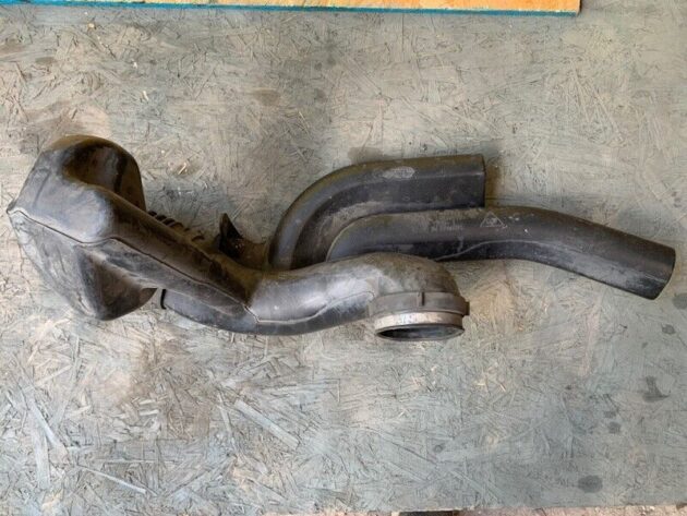 02 03 04 05 Cadillac Escalade EXT Air Intake Cleaner Duct Hose Tube OEM