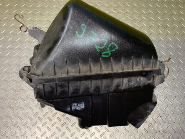 97 98 99 00 01 Lexus ES300 Air Cleaner Box Assembly OEM 22020-20040