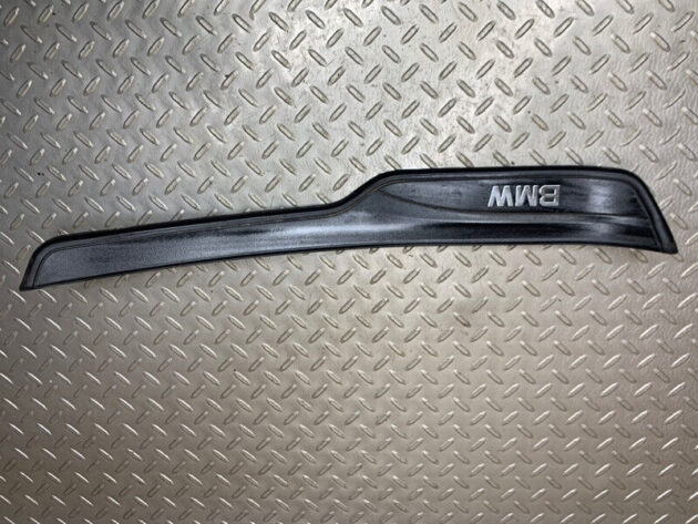 04 05 06 07 08 09 10 11 12 BMW 3 E90 E91 Rear door scuff plate left OEM