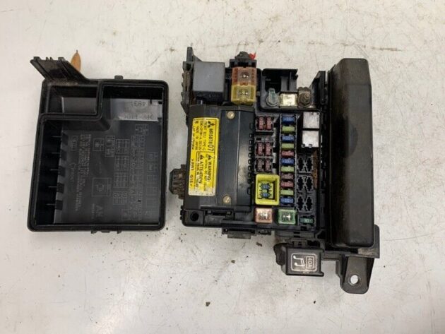 07 08 09 10 Mitsubishi Endeavor Under Hood Fuse Relay Box OEM MR588530