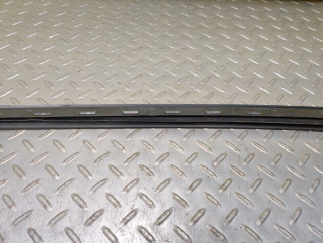 22 21 20 19 18 17 Porsche Panamera 4 Left Windshield Weater Strip Molding OEM