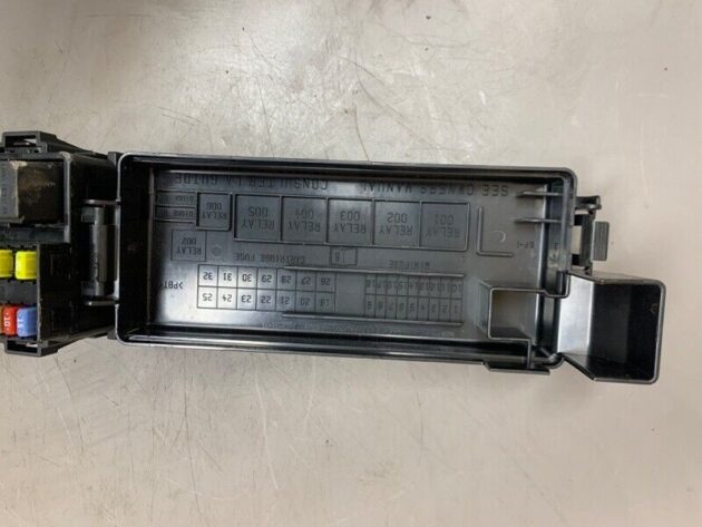 03 04 05 06 Lencoln LS Positive Battery Fuse Relay Box Engine OEM