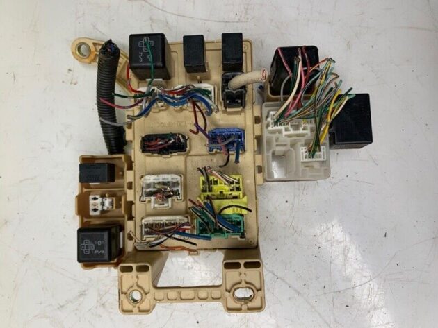 2000 2001 2002 2003 Lexus RX300 Interior Cabin Fuse Relay Junction Box OEM