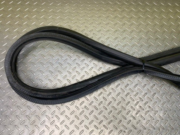 13 Porsche Cayenne Front Left Driver Door Body Weatherstrip Seal OEM 7P0867365F