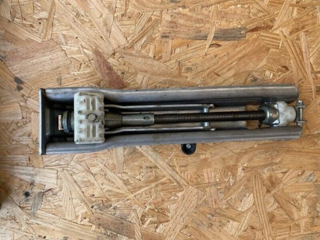 03 04 05 06 07 Mercedes W211 E320 E350 E55 Emergency Wheel Jack Lift Tool OEM