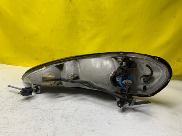 00 2001 2002 2003 2004 2005 Pontiac Grand Am Passenger RH Right Side Headlight