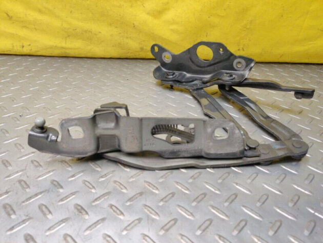 17 18 19 20 21 Porsche Panamera 4 Driver Left Side Hood Hinge OEM 971823295B