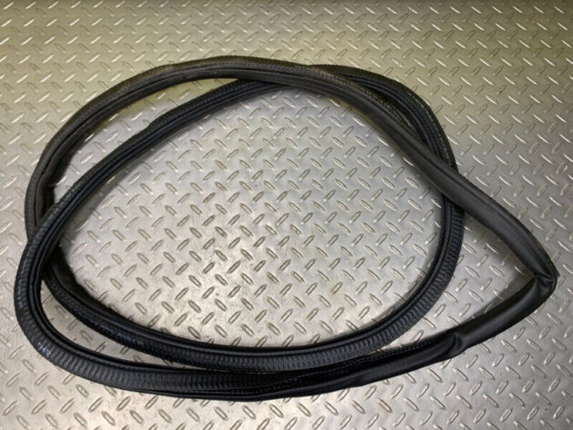 17 18 19 20 21 Porsche Panamera 4 Front right door seal OEM 971833722A