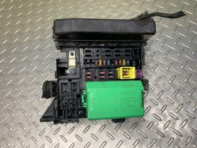 02 03 04 05 06 Mitsubishi Outlander Under Hood Engine Fuse Relay Box OEM