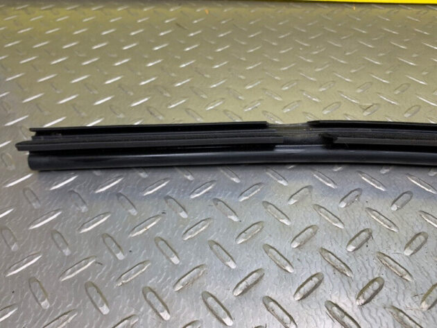 08 09 10 Bentley Continental Front Right Door Window Seal Rubber OEM 3W8837514C