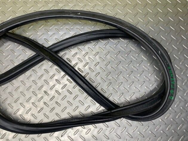 06 07 08 09 10 Bentley Continental Flying Spur Rear Trunk Lid Weather Strip Seal