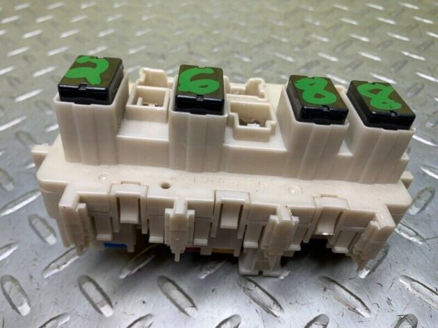 13 14 15 16 17 18 19 Nissan Pathfinder Under Dash Fuse Relay Box OEM 243509NA0C