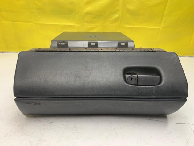 00 01 02 03 04 05 Cadillac Deville Glove Box Door W/ Lath Storage Compartment