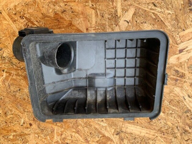 2010 2011 2012 2013  Mitsubishi Outlander Air Cleaner Box Assembly OEM MR985187