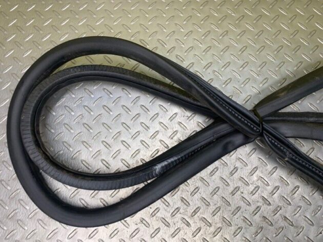 13 14 15 Porsche Cayenne Rear Right Door Body Weatherstrip Seal OEM 7P0867367F