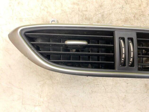 17 18 19 Infiniti QX30 Center Dash A/C Dual Air Vent OEM 68750 5DF0A