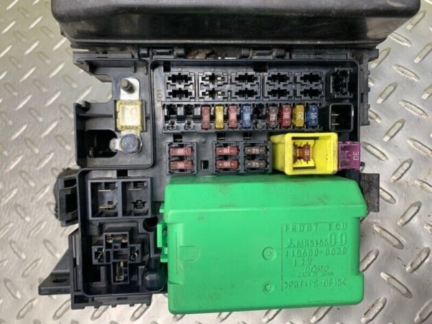 02 03 04 05 06 Mitsubishi Outlander Under Hood Engine Fuse Relay Box OEM